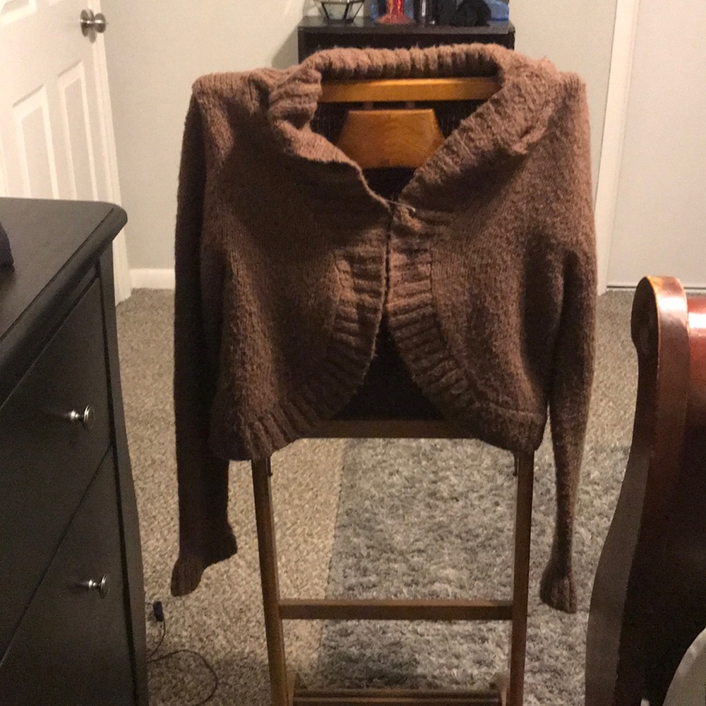 Brown sweater with decorative clip